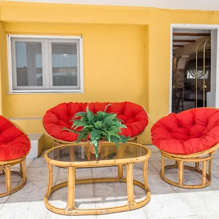 Elpis 2 Apartment