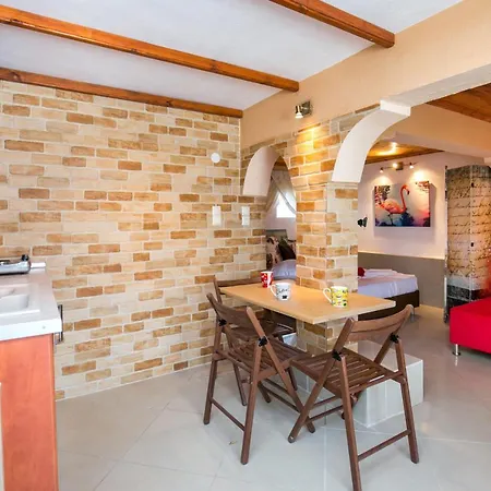 Elpis 2 Apartment